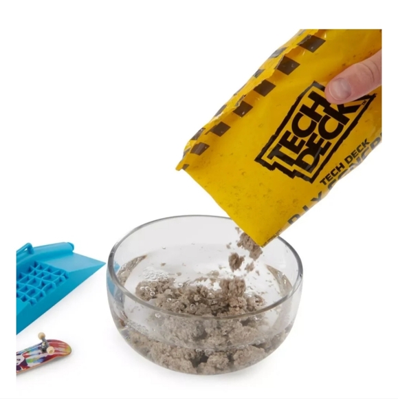 TECH DECK DIY Reusable Concrete Playset - Picture 7 of 7